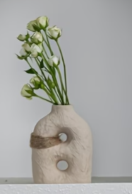 SINGLE WHITE VASE